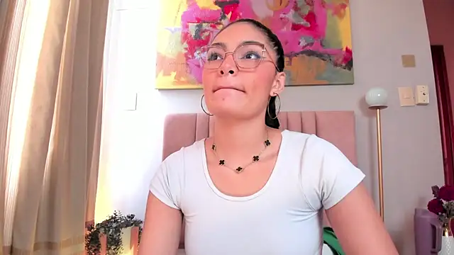 LunaAspen  online show from April 15, 2026, 6:04 pm