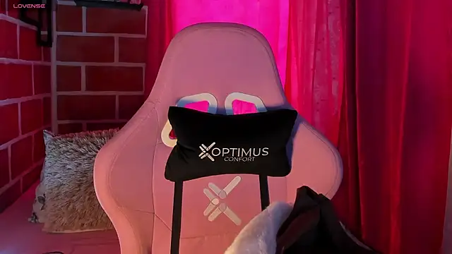 MelanyOconner online show from October 28, 2025, 4:31 pm