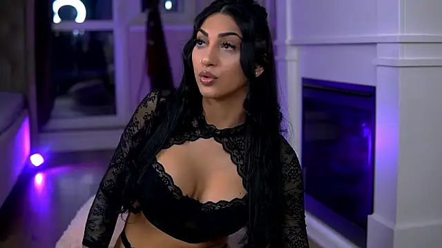 EmaHallee online show from March 24, 2026, 4:06 am