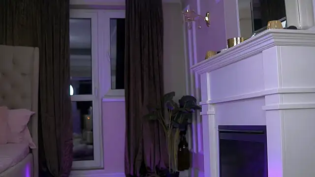 EmaHallee online show from April 3, 2026, 2:31 am