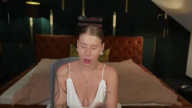 BadAfina online show from September 19, 2025, 6:59 am