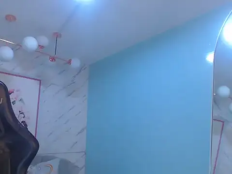 Snapshot of victoria_hernandez_t_ chatting on April 30, 2026, 1:06 pm victoria hernandez t online show from April 30, 2026, 1:06 pm