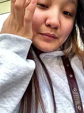 KissMeEva online show from October 4, 2025, 8:12 am