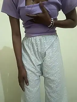 Alia-00 online show from December 4, 2025, 4:22 am