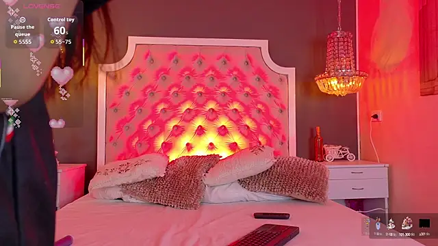 TifannyWolf  online show from September 25, 2025, 3:10 am