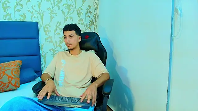 Snapshot of Marcus_Jeron chatting on September 8, 2025, 5:12 pm Marcus Jeron online show from September 8, 2025, 5:12 pm