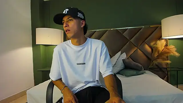 Snapshot of Marcus_Jeron chatting on October 12, 2025, 4:11 am Marcus Jeron online show from October 12, 2025, 4:11 am