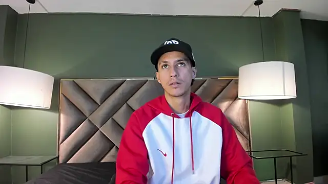 Snapshot of Marcus_Jeron chatting on October 20, 2025, 9:26 pm Marcus Jeron online show from October 20, 2025, 9:26 pm