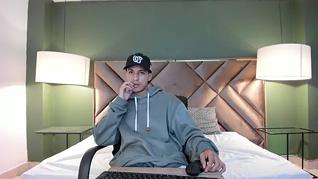 Snapshot of Marcus_Jeron chatting on October 22, 2025, 9:47 pm Marcus Jeron online show from October 22, 2025, 9:47 pm