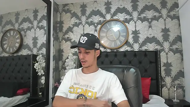 Snapshot of Marcus_Jeron chatting on October 31, 2025, 8:54 pm Marcus Jeron online show from October 31, 2025, 8:54 pm