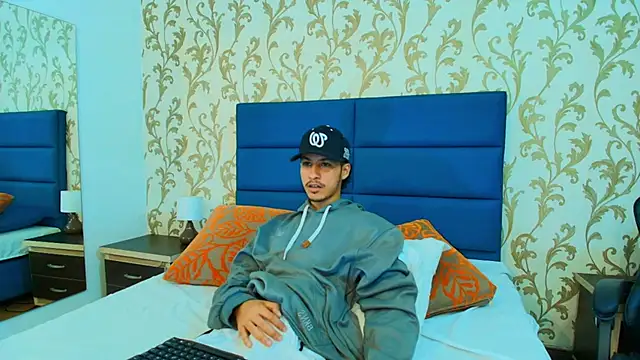 Snapshot of Marcus_Jeron chatting on November 4, 2025, 8:30 pm Marcus Jeron online show from November 4, 2025, 8:30 pm