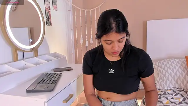 Snapshot of Camila_Bustamante chatting on July 4, 2026, 4:13 pm Camila Bustamante online show from July 4, 2026, 4:13 pm