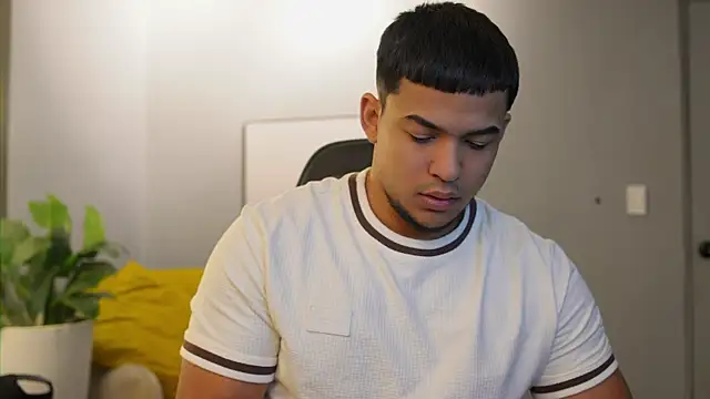 Snapshot of Thiago_Valente chatting on July 9, 2026, 1:26 pm Thiago Valente online show from July 9, 2026, 1:26 pm