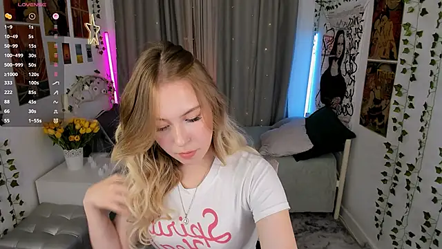 Snapshot of LanaRoselle chatting on October 24, 2025, 9:22 pm LanaRoselle online show from October 24, 2025, 9:22 pm