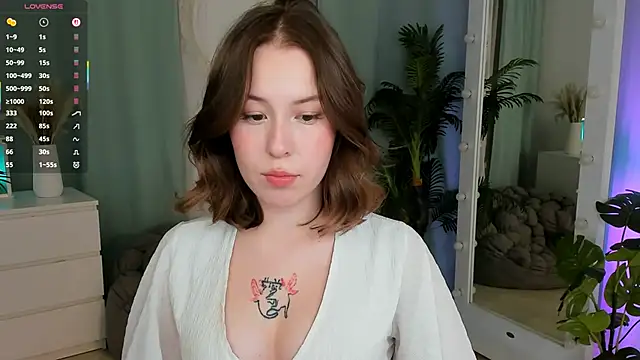 Snapshot of LanaRoselle chatting on December 4, 2025, 9:23 pm LanaRoselle online show from December 4, 2025, 9:23 pm