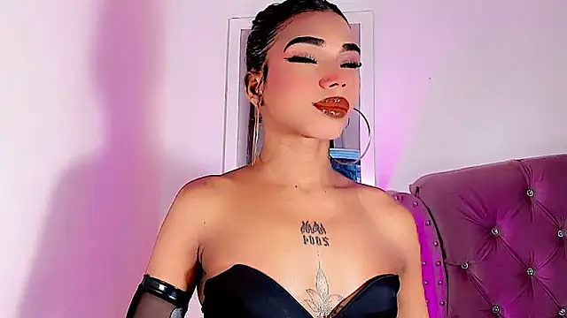 LADY-HOT-SEXY- online show from May 28, 2026, 4:32 am