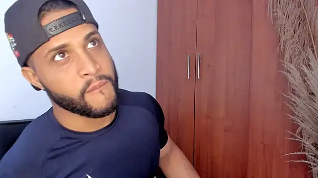 Pier Simons online show from November 12, 2025, 3:34 pm