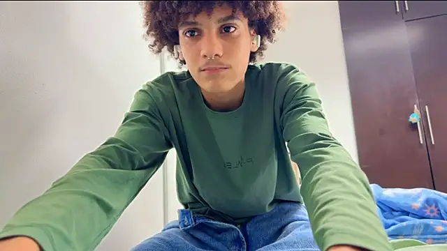 Max Rain online show from November 23, 2025, 4:01 am