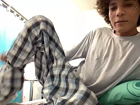 Max Rain online show from April 14, 2026, 10:05 pm