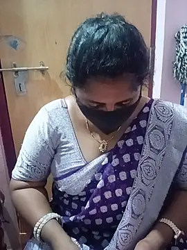 Snapshot of Jessi_25 chatting on July 9, 2026, 6:01 pm Jessi 25 online show from July 9, 2026, 6:01 pm