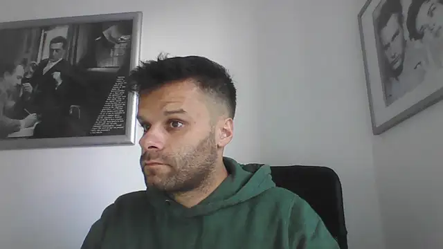 Snapshot of FROCETTO93 chatting on October 9, 2025, 2:37 pm FROCETTO93 online show from October 9, 2025, 2:37 pm