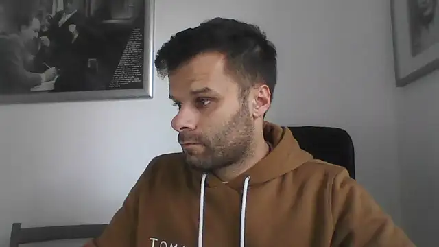 Snapshot of FROCETTO93 chatting on October 31, 2025, 1:56 pm FROCETTO93 online show from October 31, 2025, 1:56 pm