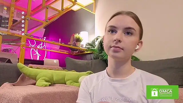 FlexiPixie online show from November 13, 2025, 5:50 am