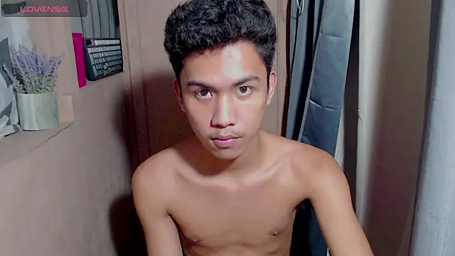Snapshot of Demure_Asian143 chatting on April 25, 2026, 5:43 pm Demure Asian143 online show from April 25, 2026, 5:43 pm