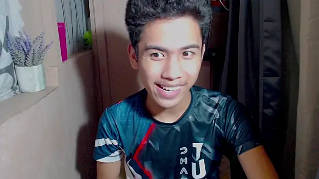 Snapshot of Demure_Asian143 chatting on May 3, 2026, 9:59 am Demure Asian143 online show from May 3, 2026, 9:59 am