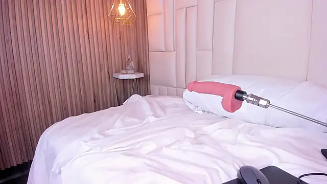 LovelyEyesx online show from April 15, 2026, 7:58 pm