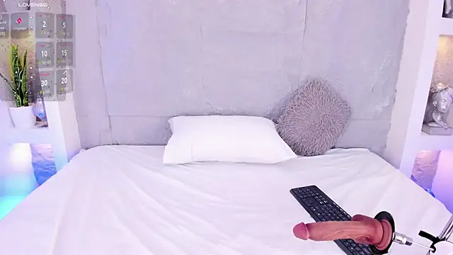 LovelyEyesx online show from May 14, 2026, 3:52 pm