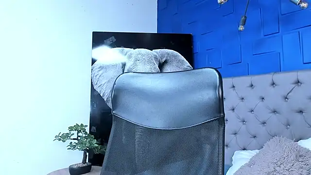 andres-clark92 online show from October 4, 2025, 5:44 pm