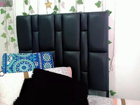 sara arias00 online show from September 29, 2025, 12:54 pm