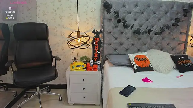 Aprilwatson online show from October 20, 2025, 7:14 pm