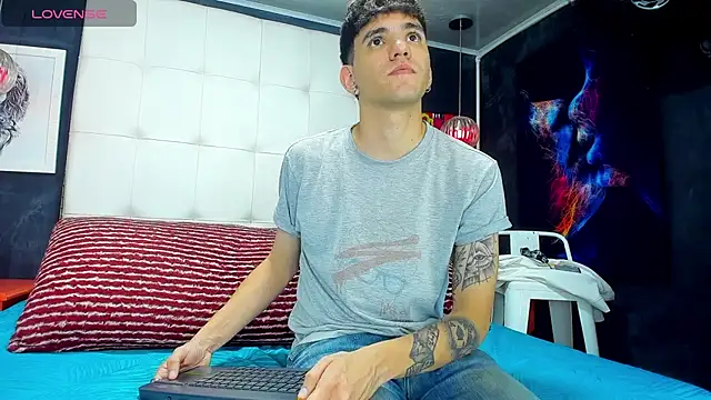 Snapshot of Matteo12_ chatting on September 11, 2025, 3:06 am Matteo12 online show from September 11, 2025, 3:06 am