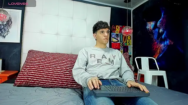 Snapshot of Matteo12_ chatting on September 13, 2025, 4:01 am Matteo12 online show from September 13, 2025, 4:01 am