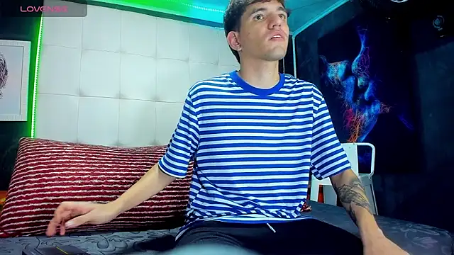 Snapshot of Matteo12_ chatting on September 17, 2025, 4:25 am Matteo12 online show from September 17, 2025, 4:25 am