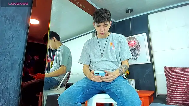 Snapshot of Matteo12_ chatting on September 24, 2025, 4:05 am Matteo12 online show from September 24, 2025, 4:05 am