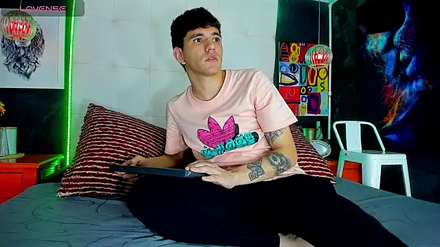 Snapshot of Matteo12_ chatting on September 26, 2025, 4:16 am Matteo12 online show from September 26, 2025, 4:16 am