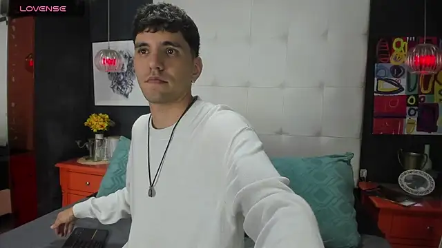 Snapshot of Matteo12_ chatting on October 4, 2025, 4:10 am Matteo12 online show from October 4, 2025, 4:10 am