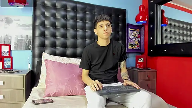 Snapshot of Matteo12_ chatting on October 5, 2025, 4:00 am Matteo12 online show from October 5, 2025, 4:00 am