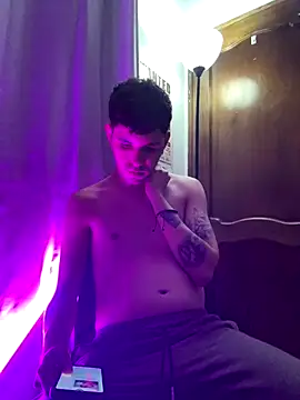 Snapshot of Matteo12_ chatting on October 8, 2025, 6:33 am Matteo12 online show from October 8, 2025, 6:33 am