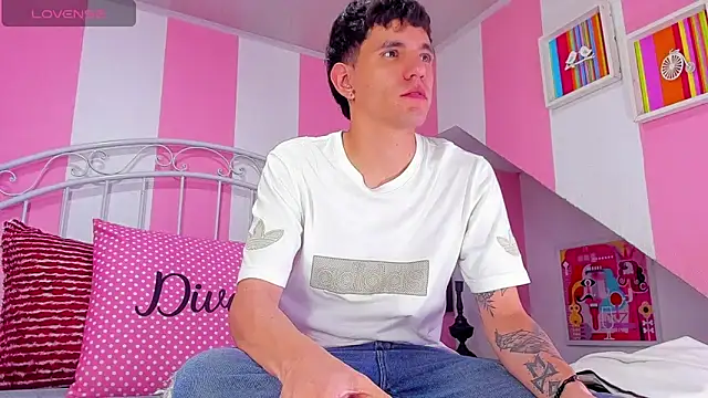 Snapshot of Matteo12_ chatting on October 8, 2025, 9:12 pm Matteo12 online show from October 8, 2025, 9:12 pm