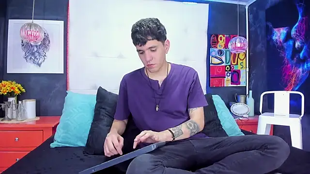 Snapshot of Matteo12_ chatting on October 21, 2025, 4:02 am Matteo12 online show from October 21, 2025, 4:02 am