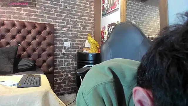 Snapshot of Matteo12_ chatting on October 24, 2025, 3:47 am Matteo12 online show from October 24, 2025, 3:47 am