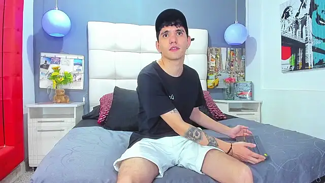 Snapshot of Matteo12_ chatting on October 26, 2025, 4:51 am Matteo12 online show from October 26, 2025, 4:51 am