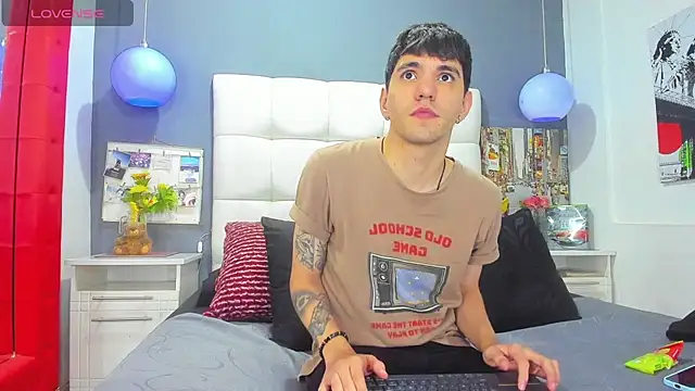 Snapshot of Matteo12_ chatting on October 27, 2025, 2:59 am Matteo12 online show from October 27, 2025, 2:59 am