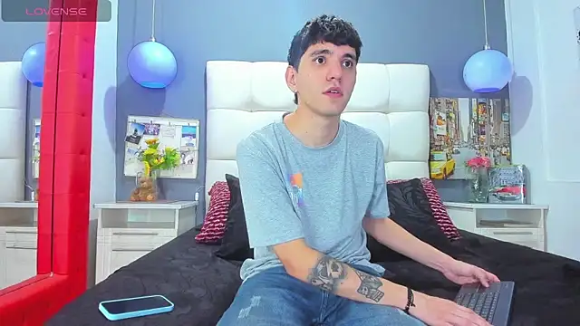 Snapshot of Matteo12_ chatting on October 28, 2025, 2:59 am Matteo12 online show from October 28, 2025, 2:59 am