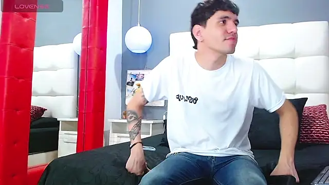 Snapshot of Matteo12_ chatting on October 30, 2025, 3:08 am Matteo12 online show from October 30, 2025, 3:08 am