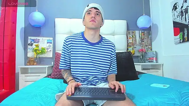 Snapshot of Matteo12_ chatting on October 31, 2025, 3:07 am Matteo12 online show from October 31, 2025, 3:07 am